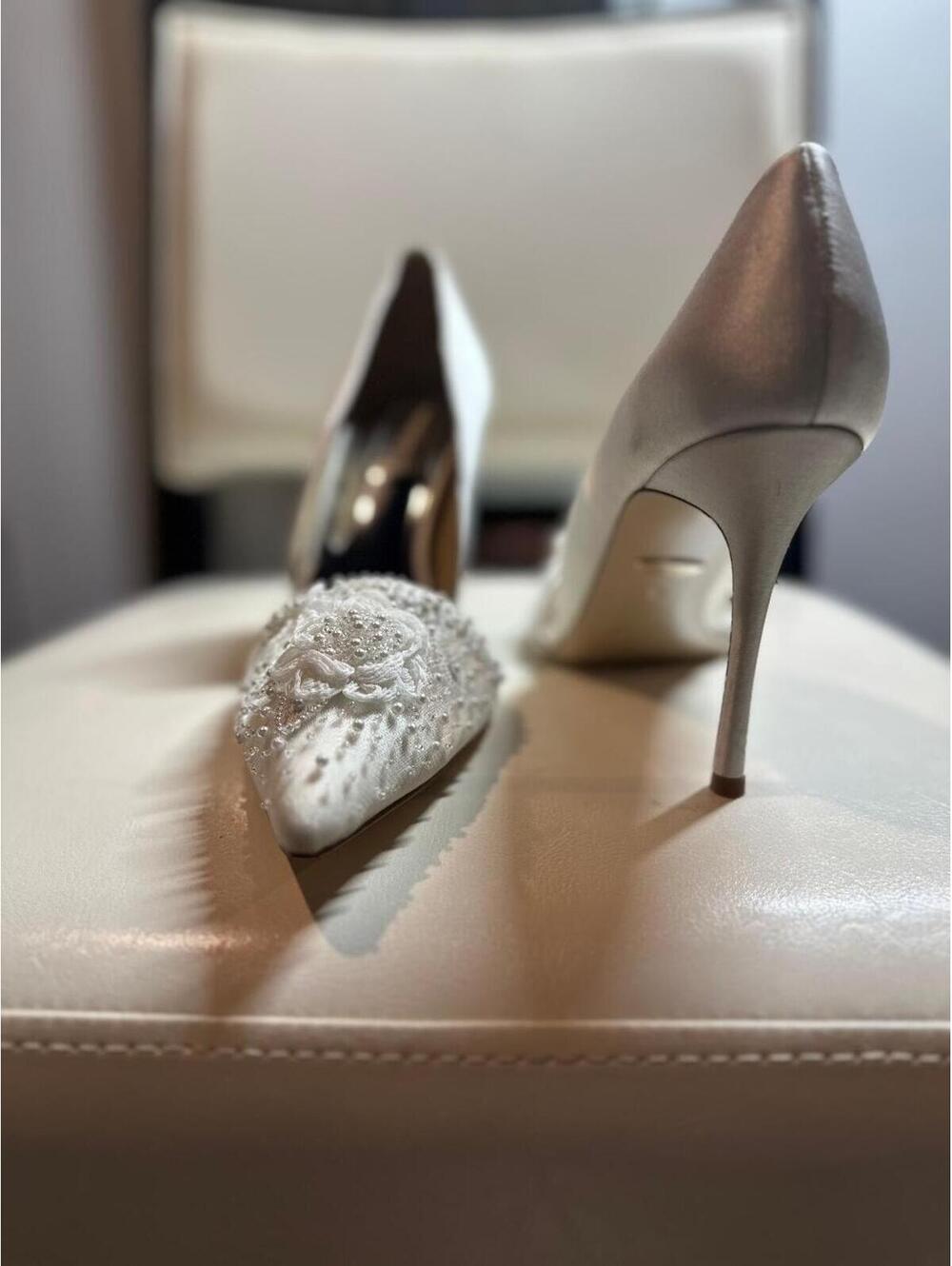 Badgley Mischka Ivory Satin Embellished Bridal Heels Pumps Women’s Size 9 Weddin - Picture 2 of 7